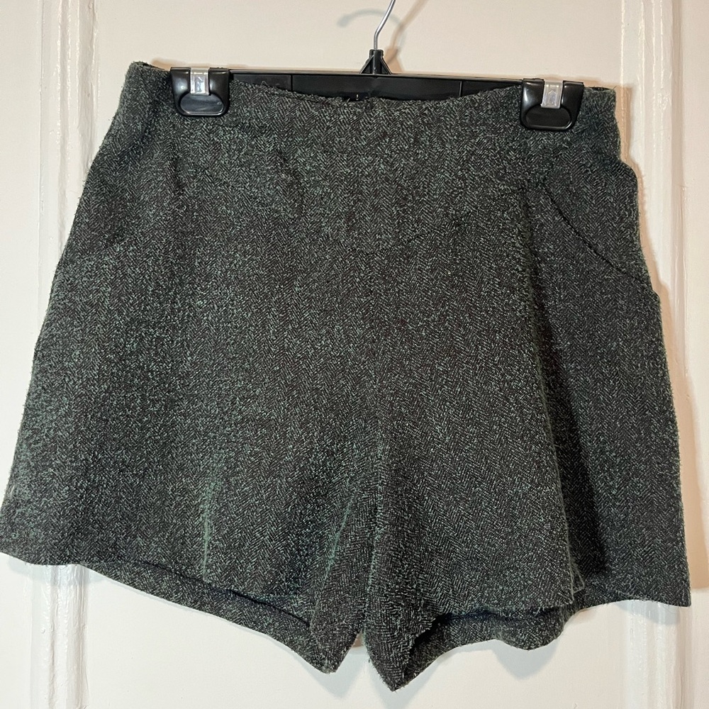 Tweed high wasted shorts with pockets
